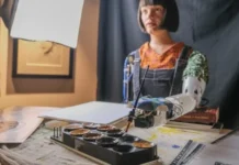 रोबोटले बनाएको पेन्टिङ १.१ मिलियन डलर (२३ करोडमा) बिक्री भयो Ai Da robot painting